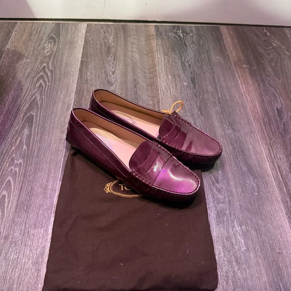 Tod's Penny slot patent leather loafers • Sz 10.5/ 40.5